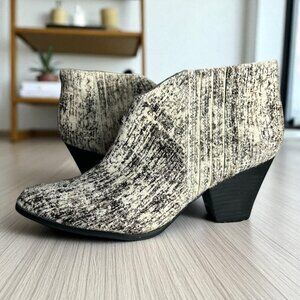 Splendid Textured Cream and Black Ankle Boots